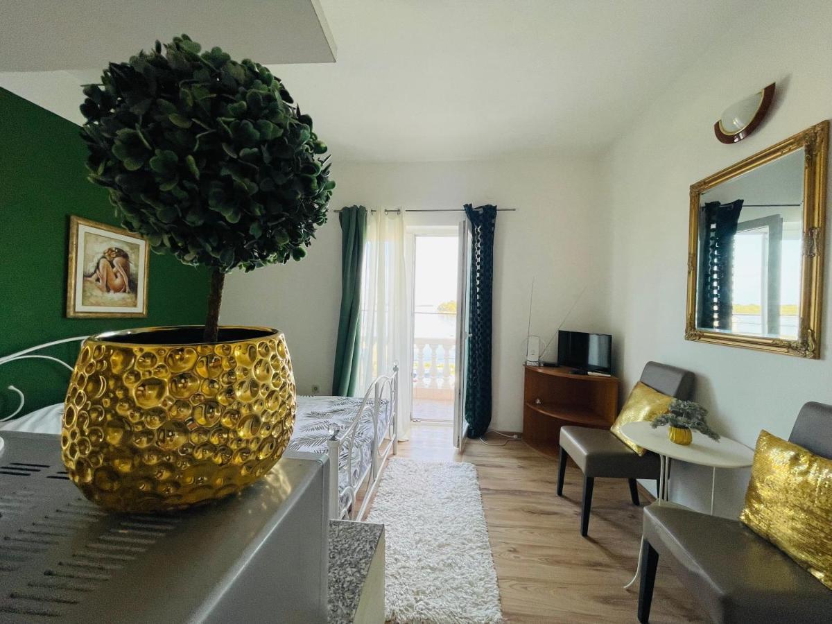Apartments Esperanza Pašman エクステリア 写真
