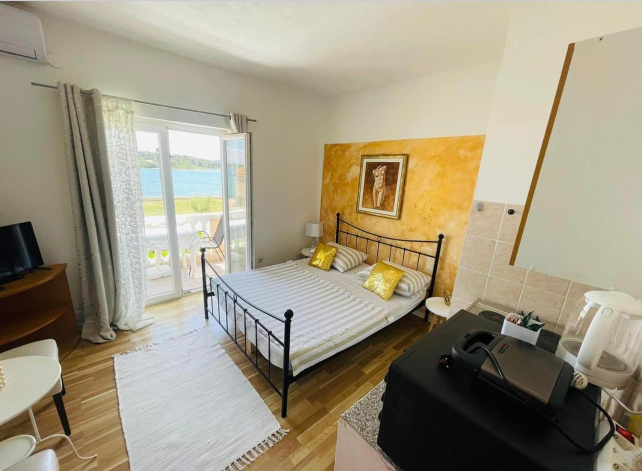 Apartments Esperanza Pašman エクステリア 写真