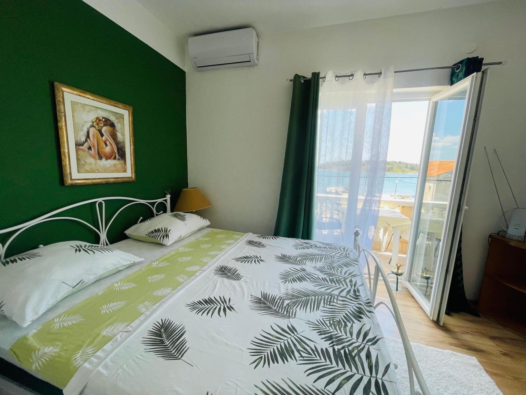 Apartments Esperanza Pašman エクステリア 写真