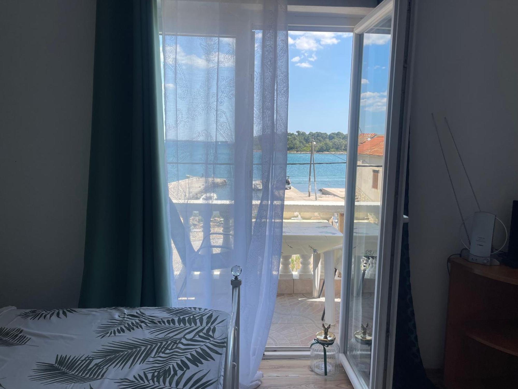 Apartments Esperanza Pašman エクステリア 写真